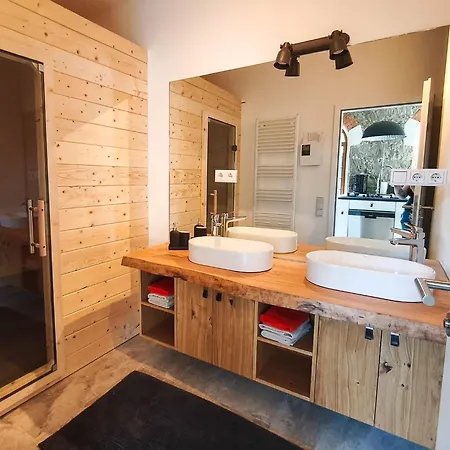 Spacious For Small Groups With Sauna And Fireplace *