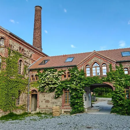 Apartament Spacious For Small Groups With Sauna And Fireplace Großharthau