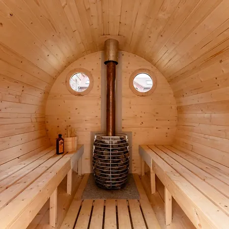 Spacious For Small Groups With Sauna And Fireplace Großharthau